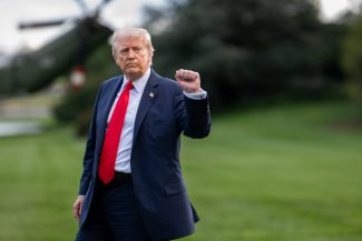 Trump consideră „trădare” afirmaţiile potrivit cărora SUA nu câştigă războiul cu Iranul