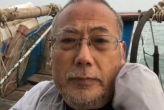 Un disident chinez, Dong Guangping, un fost poliţist, fuge din China către Coreea de Sud cu o barcă pneumatică. El este ”foarte probabil un caz de cerere de azil politic”, afirmă avocatul său