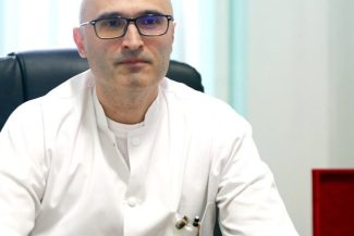 Dr. Cristian Oancea afirmă că, pentru întărirea imunităţii pulmonare, se recomandă curele saline şi cele cu aerosoli, la mare, dimineaţa şi seara