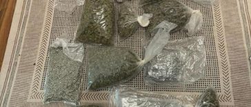 Tânăr româno-sirian, reţinut pentru trafic de droguri/ El a fost prins pe autostrada A2 având în maşină peste 11 kilograme de canabis pe care voia să le vândă pe litoral/ La percheziţii, poliţiştii i-au găsit alte cinci kilograme de canabis