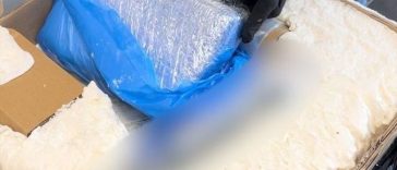 Constanţa: Bărbat, arestat preventiv după ce ar fi procurat din Spania şi ar fi adus în ţară peste 10 kilograme de cannabis şi un kilogram de cocaină/ El a fost prins în flagrant delict când transporta drogurile ridicate de la o firmă de curierat