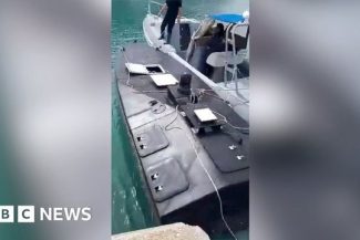 Grecia a procedat la detonarea controlată a unei drone navale misterioase încărcate cu explozibili