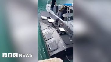 Grecia a procedat la detonarea controlată a unei drone navale misterioase încărcate cu explozibili