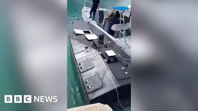 Grecia a procedat la detonarea controlată a unei drone navale misterioase încărcate cu explozibili