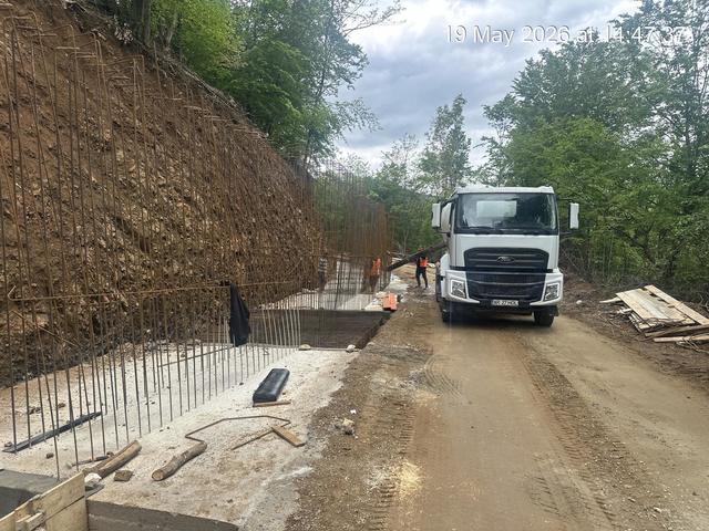 Stadiul lucrărilor la „Drumul Regelui”, o viitoare şosea de 42 de milioane de euro din Munţii Zarandului, între Arad şi Hunedoara/ Preşedinte CJ Arad: Odată finalizat, va deschide noi oportunităţi/ Imagini spectaculoase de pe şantier – FOTO