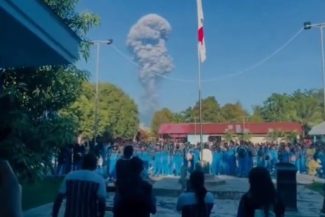 Trei morţi şi 10 dispăruţi, în urma eruperii unui vulcan din Indonezia
