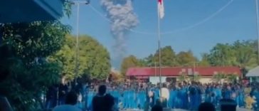 Trei morţi şi 10 dispăruţi, în urma eruperii unui vulcan din Indonezia
