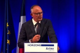 Fostul prim-ministru Edouard Philippe îşi lansează campania prezidenţială pentru a înfrunta extrema dreaptă în Franţa. Sondajele arată că este candidatul cu cele mai mari şanse de a-i învinge pe favoriţii Jordan Bardella şi Marine Le Pen