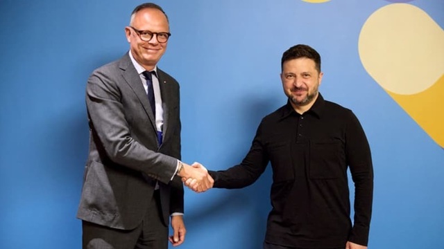Fostul premier francez Édouard Philippe i-a spus lui Zelenski, la Kiev, că va acţiona în favoarea unei aderări a Ucrainei la NATO. El susţine desfăşurarea de trupe europene în Ucraina. Zelenski i-a spus că vrea ca Europa să aibă ”capacităţi europene antib