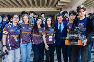 Nicuşor Dan îi felicită pe elevii români din lotul naţional de robotică, participanţi la Campionatul Mondial „FIRST Tech Challenge”, care au ocupat primele patru locuri ale competiţiei: Am fost impresionat de energia şi creativitatea lor – FOTO