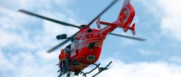 Muncitor prins sub un mal de pământ, în timpul unor lucrări la reţeaua de canalizare dintr-un sat din comuna prahoveană Valea Călugărească/ În sprijin, a fost solicitat şi un elicopter SMURD – VIDEO