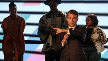 ”Este o lipsă totală de respect”, se enervează Macron pe scenă, în faţa unei săli prea zgomotoase, în timpul Summitului Africa Forward, la Universitatea din Nairobi