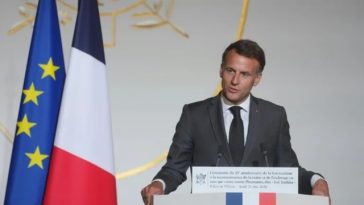 Macron susţine abrogarea ”Codului Negru”, edicte regale din secolele al XVII-lea şi al XVIII-lea, niciodată abrogate privind sclavia, şi evocă problema sensibilă a ”reparaţiilor”