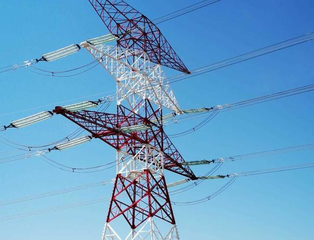 Preşedintele AEI explică de ce are România preţuri mari la energia electrică/ El reclamă lipsa de abordare inteligentă şi de flexibilitate a sistemului energetic/ Chisăliţă: Nu contează cât produci, ci când şi cum produci