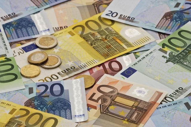 Analiză EY: România a acordat ajutoare de stat în valoare de peste 2,5 miliarde de euro, în ultimii şase ani. Industria alimentară şi a băuturilor, construcţiile, industria uşoară şi cea auto, cele mai atractive