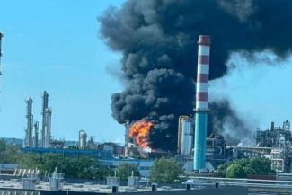 Un mort şi mai mulţi răniţi în urma unei explozii la o rafinărie MOL din Ungaria