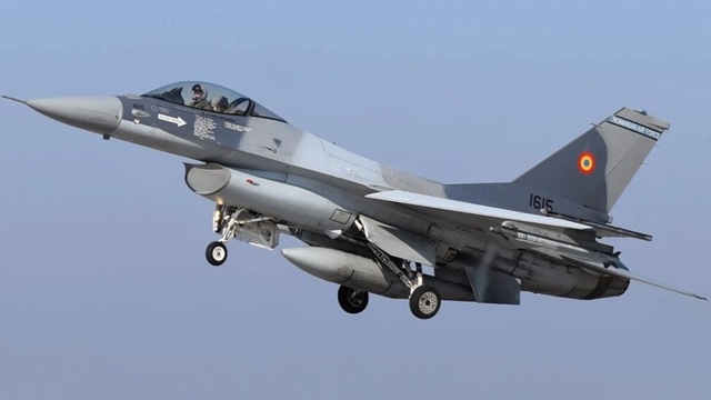 F-16-le românesc NATO a doborât o dronă ucraineană în Estonia, anunţă ministrul eston al Apărării Hanno Pevkur. Este prima interceptare a unei drone străine în spaţiul aerian baltic de către misiunea NATO de poliţie aeriană de la lansarea invaziei ruse. K