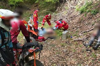 Bistriţa-Năsăud: Tânăr de 19 ani, care făcea enduro, mort după ce a căzut cu motocicleta într-o prăpastie
