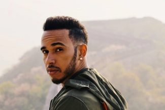 Lewis Hamilton spune că rămâne în F1: Voi mai rămâne aici o bună bucată de vreme, aşa că obişnuiţi-vă cu ideea