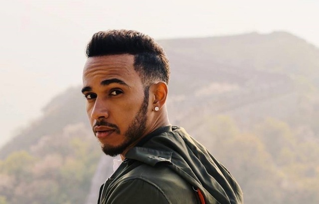 Lewis Hamilton spune că rămâne în F1: Voi mai rămâne aici o bună bucată de vreme, aşa că obişnuiţi-vă cu ideea