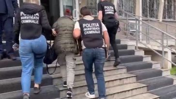 Botoşani: Femeie reţinută după ce a sesizat, în mod nereal, că a fost abordată pe stradă de un necunoscut îmbrăcat în poliţist/ Ea ar fi încercat să justifice astfel în faţa familiei lipsa sumei de 60 de lei