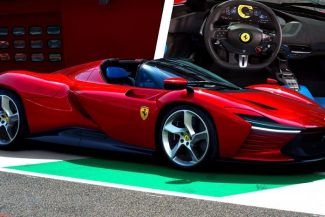Criza din Strâmtoarea Ormuz loveşte industria auto de lux: Risc de penurie pentru uleiurile de motor