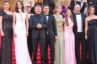 Filmul „Fjord” al lui Cristian Mungiu, cu Sebastian Stan şi Renate Reinsve, a primit ovaţii entuziaste de 12 minute, cele mai lungi de până acum din acest an la Cannes/ VIDEO