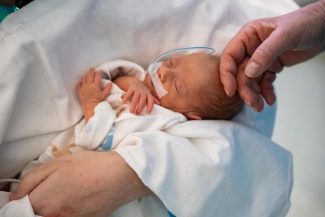 Salvaţi Copiii: Rata mortalităţii infantile a crescut din nou în România, după zece ani de relativă stagnare. România, printre statele UE cu cel mai mic procent alocat sănătăţii publice – FOTO