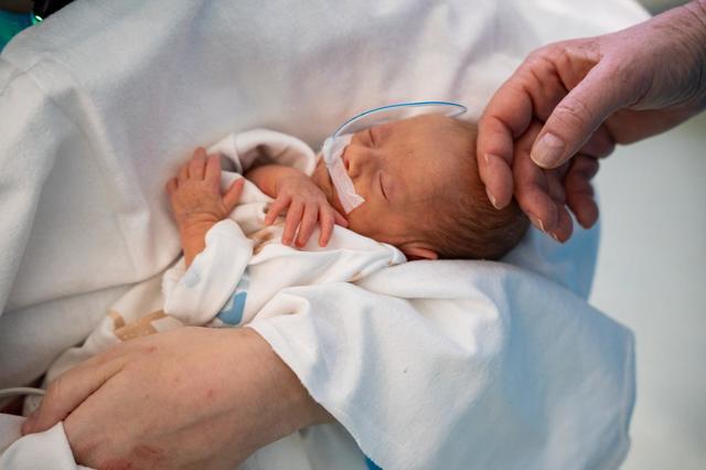 Salvaţi Copiii: Rata mortalităţii infantile a crescut din nou în România, după zece ani de relativă stagnare. România, printre statele UE cu cel mai mic procent alocat sănătăţii publice – FOTO