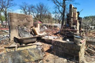 Guvernul a alocat ajutoare de urgenţă în valoare de un milion de lei pentru persoanele din judeţul Vrancea afectate de incendiu
