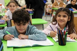 Salvaţi Copiii: Unu din trei copii îşi doreşte mai mult timp cu familia şi mai multe ore petrecute în aer liber. Aproape jumătate vor mai mult timp pentru somn. 62% dintre copii petrec online trei ore sau mai mult – FOTO