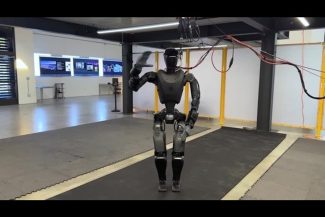 Un startup cu legături cu familia Trump vrea să introducă roboţi umanoizi pe câmpul de luptă