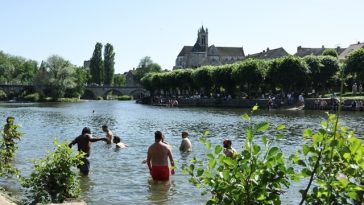 Guvernul francez anunţă şapte morţi din cauza unui val de caniculă, cinci înecuri şi două persoane moarte în timp ce făceau sport la Paris şi Lyon