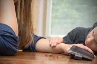 Eurostat: 20,9% dintre persoanele din UE, expuse riscului de sărăcie sau excluziune socială, în 2025 / Bulgaria, Grecia şi România, cele mai mari ponderi de persoane expuse riscului de sărăcie / Care au fost categoriile cele mai vulnerabile