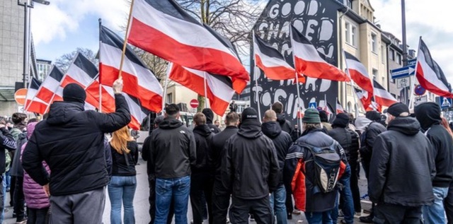 Percheziţii în 12 landuri din Germania vizând grupări de tineri infractori neonazişti apărute recent, care se organizează pe reţele de socializare şi atacă stânga şi persoane pe care le cred pedofile, pe care le bat cu brutalitate
