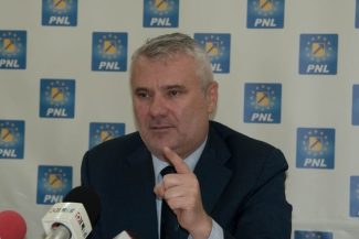 MOŢIUNE DE CENZURĂ – Gigel Ştirbu (PNL): Domnule Simion, aţi spus că Bolojan a făcut diverse tăieri, iar dumneavoastră astăzi bateţi palma cu cei care au fost parte la aceste decizii