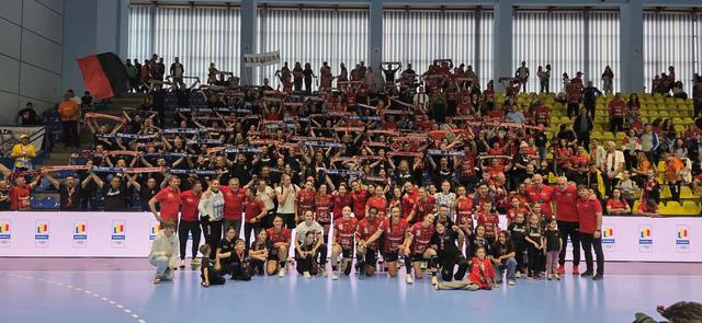 Handbal feminin: Gloria Bistriţa câştigă în premieră Cupa României, după finala cu SCM Rm. Vâlcea