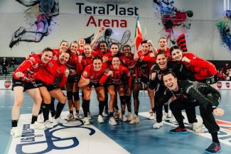 Handbal feminin: Gloria Bistriţa, victorie cu SCM Rm. Vâlcea şi detronează campioana CSM Bucureşti din fruntea clasamentului Ligii Naţionale