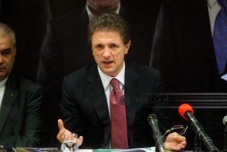 Ultraşii Farului, mesaj dur pentru Popescu şi Chiţac: Dacă nu reuşiţi să vă treziţi, măcar aveţi onoarea să plecaţi / Gheorghe Popescu: Nu am fugit niciodată de responsabilitate şi nu mă voi ascunde nici acum