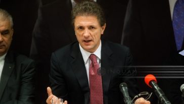 Ultraşii Farului, mesaj dur pentru Popescu şi Chiţac: Dacă nu reuşiţi să vă treziţi, măcar aveţi onoarea să plecaţi / Gheorghe Popescu: Nu am fugit niciodată de responsabilitate şi nu mă voi ascunde nici acum