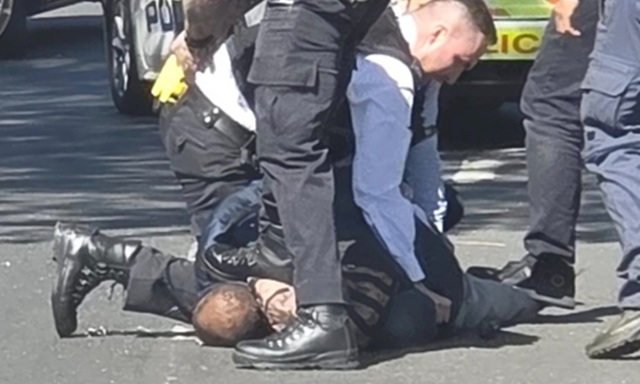 Doi bărbaţi evrei răniţi în Regatul Unit, într-un atac cu cuţitul în cartierul evreiesc Golders Green, la Londra. Un suspectat arestat