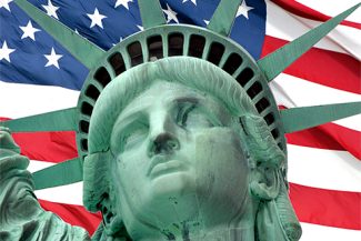O nouă măsură a administraţiei Trump îi vizează pe imigranţi: Solicitanţii de carte verde trebuie să se întoarcă în ţările de origine pentru a depune cererea. Mulţi deţinători de vize temporare făceau solicitarea în timp ce locuiau în SUA