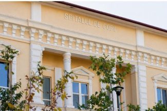 Maraton de 11 ore pentru cel mai mic copil care a beneficiat de transplant hepatic la Spitalul ”Grigore Alexandrescu”.  Medic din echipa care a făcut operaţia: A fost mai complicat pentru că vasele sunt de calibru mult redus. Ce urmează