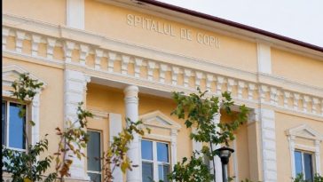 Maraton de 11 ore pentru cel mai mic copil care a beneficiat de transplant hepatic la Spitalul ”Grigore Alexandrescu”.  Medic din echipa care a făcut operaţia: A fost mai complicat pentru că vasele sunt de calibru mult redus. Ce urmează