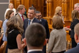 Grindeanu reafirmă, în faţa ambasadorilor europeni, susţinerea ”în mare” pentru SAFE, PNRR, OCDE şi politica fiscală agreată, subliniind că ”pot să existe nuanţe şi abordări diferite din partea partidelor”