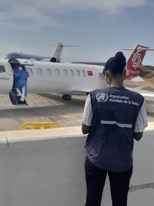 Primul avion care evacuează pasageri de pe nava „Hondius” a decolat din Insulele Canare
