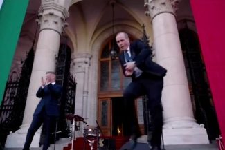 Viitorul ministru al sănătăţii din guvernul maghiar face din nou furori cu dansul său – VIDEO