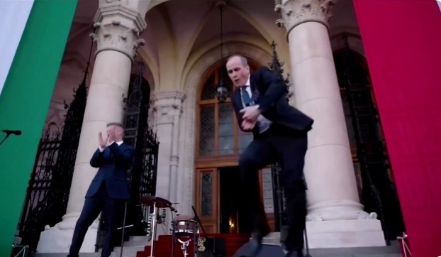 Viitorul ministru al sănătăţii din guvernul maghiar face din nou furori cu dansul său – VIDEO