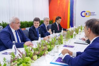 Nicuşor Dan a găzduit reuniunea privind Coridorul Vertical de Gaz: Diversificarea surselor de aprovizionare şi a rutelor de tranzit nu este opţională, este o necesitate strategică
