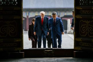 Summitul SUA-China: Trump, primit de Xi la sediul conducerii Partidului Comunist / Doar o mână de lideri americani au păşit vreodată în sediul extrem de păzit – despre care se dezvăluie public puţine lucruri